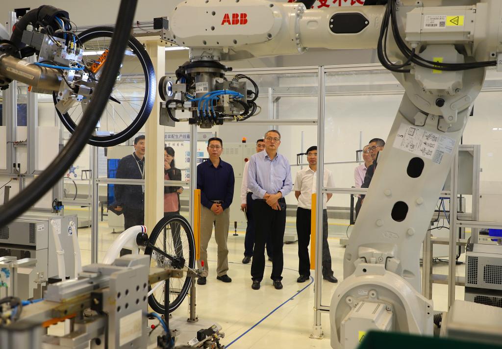 借智滬上名校 賦能應(yīng)用型發(fā)展——夏良玉書記率隊(duì)赴上海高校考察新材料技術(shù)研發(fā)與辦學(xué)經(jīng)驗(yàn)